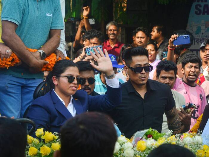 Richa Ghosh arrives in her hometown