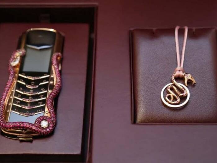 Vertu Signature Cobra