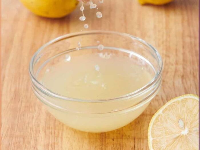 Easy home remedies to reduce dandruff