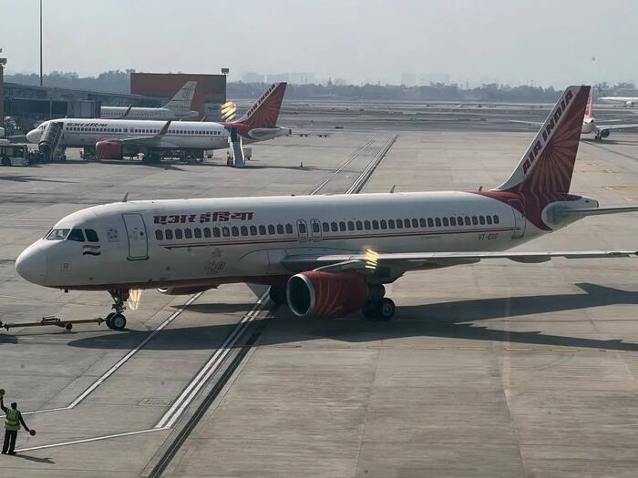 6Delhi Airport