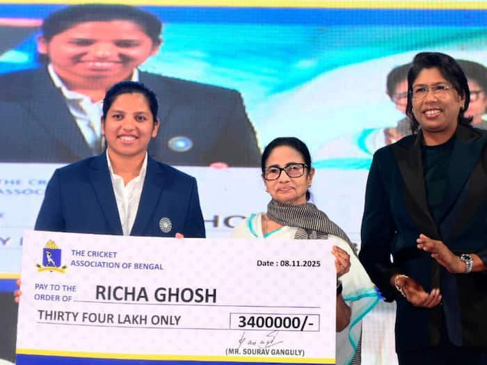Richa Ghosh felicitation in Kolkata