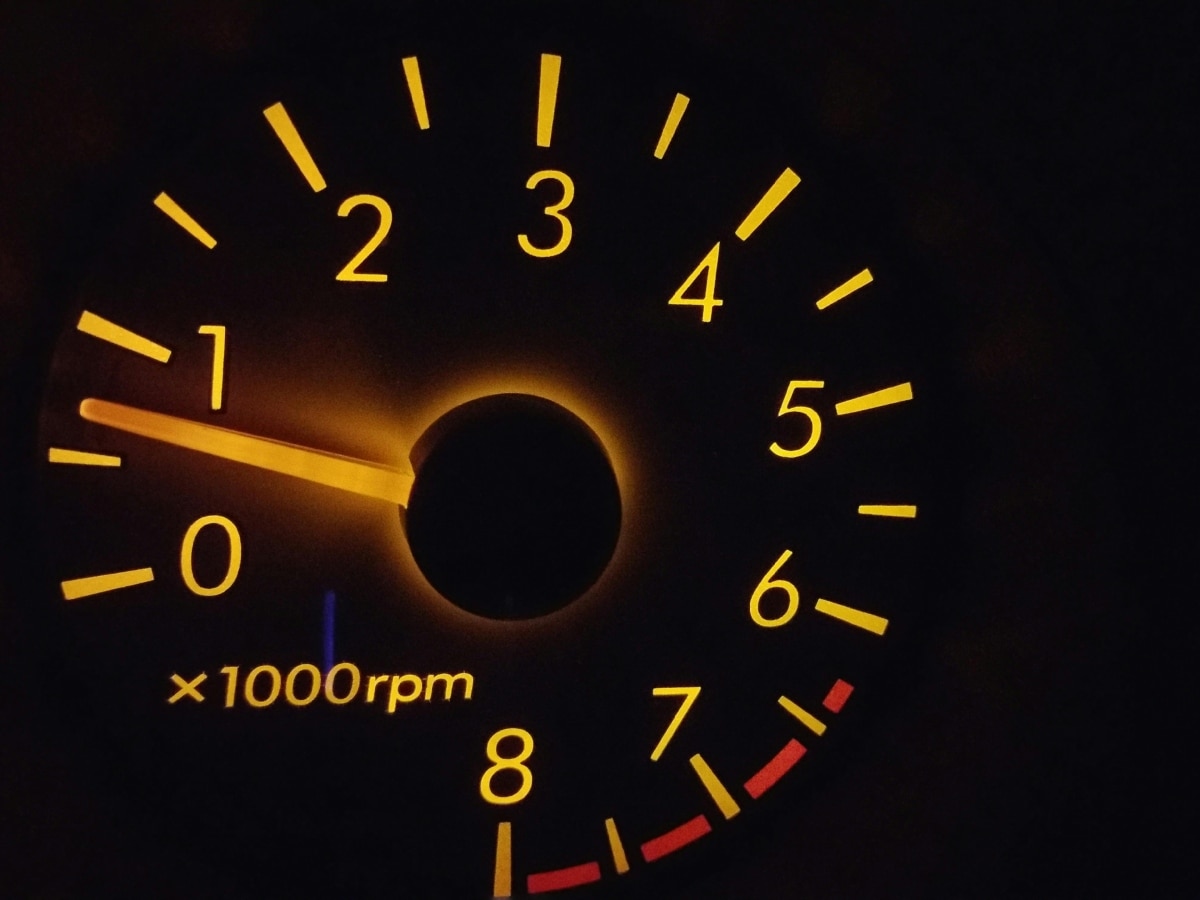 Over Speed Rpm RPM क्या होता है? लाल निशान पर पहुंचा तो इंजन के लिए बड़ा खतरा! भूलकर ...