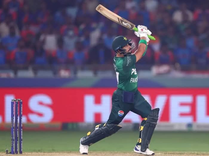 Sahibzada Farhan Sixes