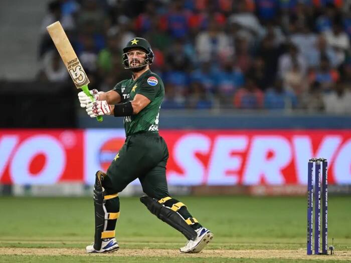 Sahibzada Farhan hit two sixes