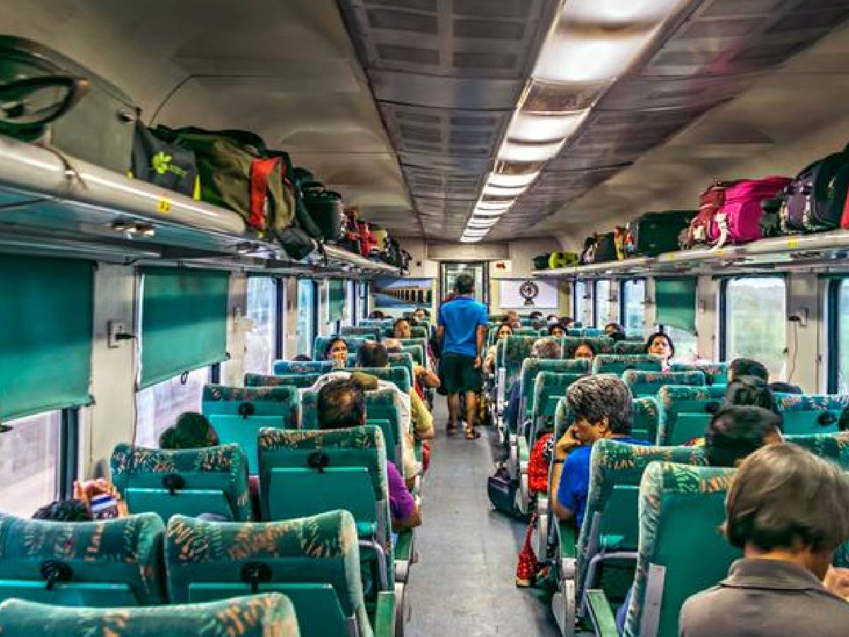 ट्रेन के डिब्बों पर C1 क्यों लिखा होता है? हल्के में न लें वरना पछताना ...