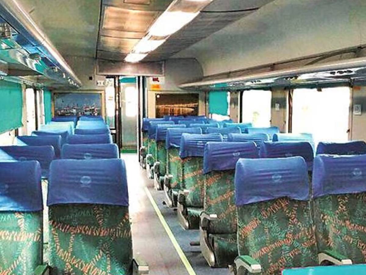 ट्रेन के डिब्बों पर C1 क्यों लिखा होता है? हल्के में न लें वरना पछताना ...