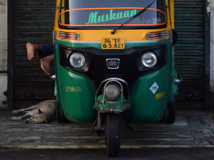 Why auto rickshaw has 3 wheels