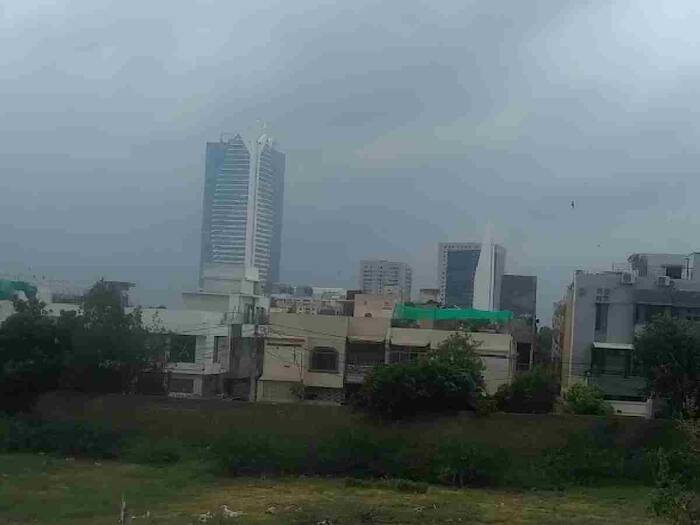 What are the similarities and differences between the buildings in the two countries