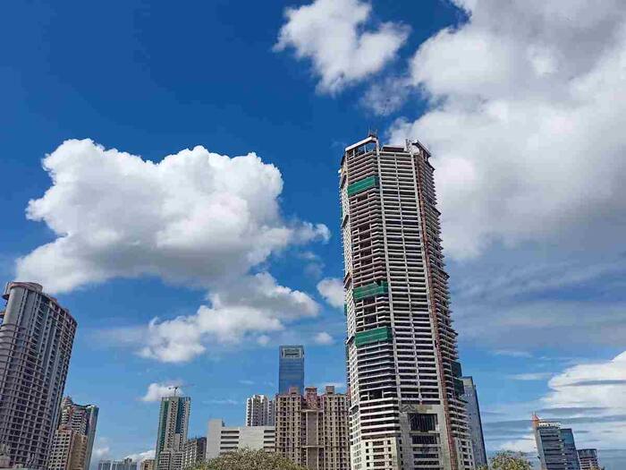 What is the height of the Palais Royal building