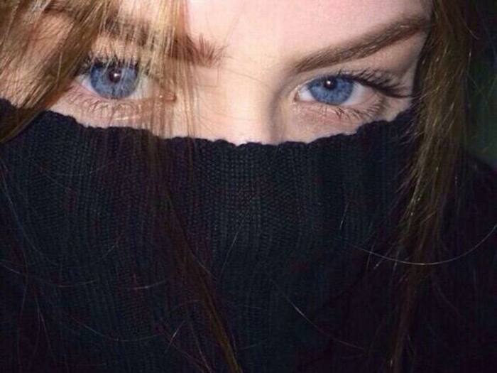 Blue Eyes people shares same Ancestor in history in hindi