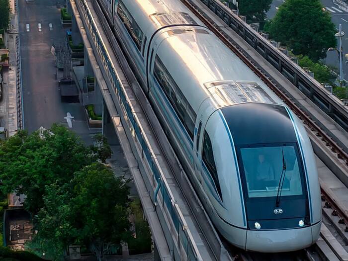 700 km per hour speed