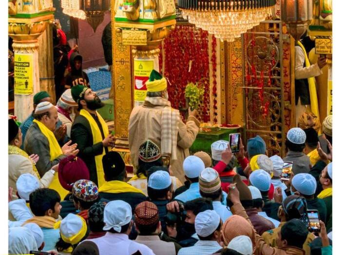 Nizamuddin Auliya Dargah Basant Panchami