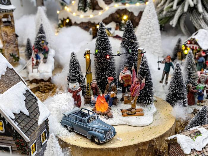 Countries Where Christmas Decoration Is Illegal