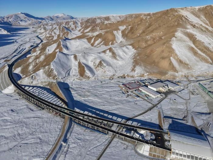 Longest highway tunnel China