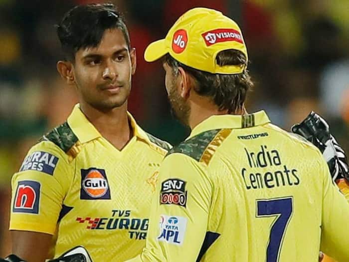 MatheeshaPathiranaandMSDhoni   1