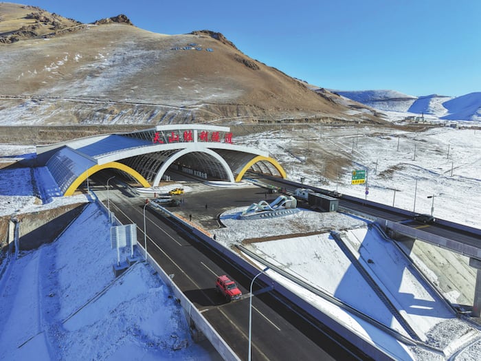 Tianshan mountains tunnel