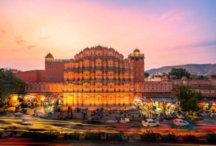 Who built Hawa Mahal