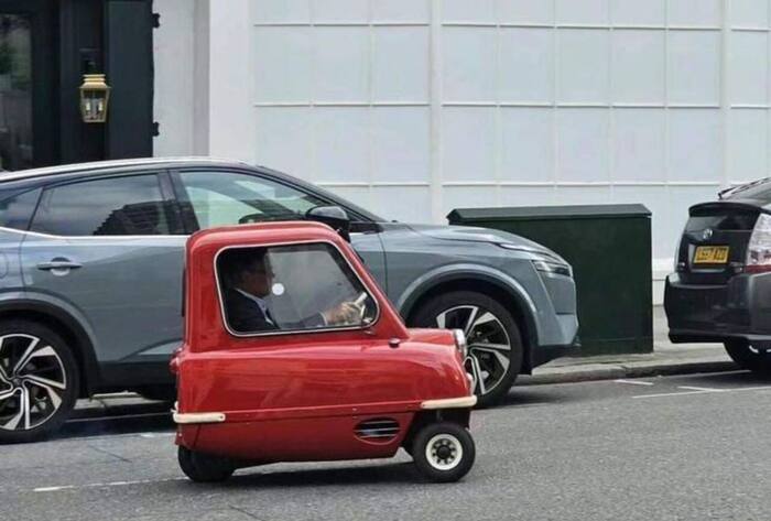 World   s smallest car