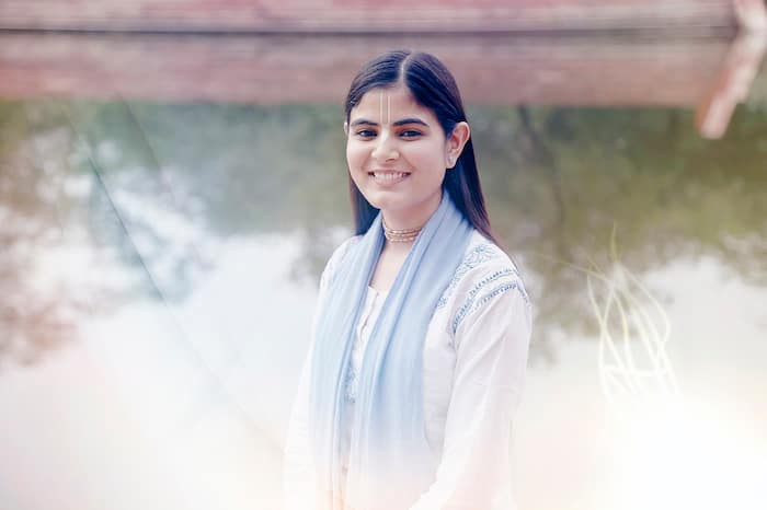 Devi Chitralekha story session fees