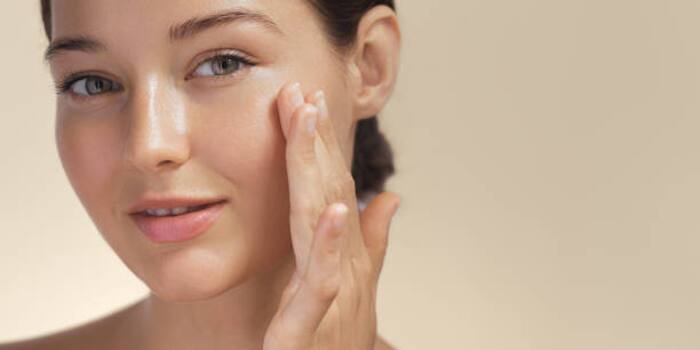 How to Get Bright and Glowing Skin in 25 Minutes
