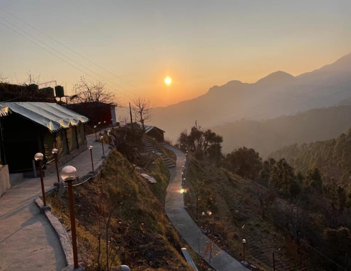 Kanatal hill station info