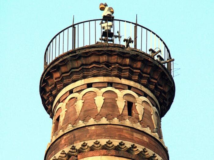 Distance from Qutub Minar to Pakistan border