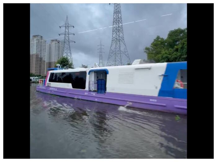 Water Metro Interior Glimpse