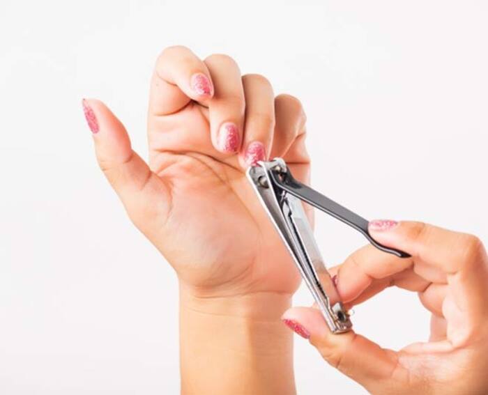 11 49 344267322unlucky nail cutting days3