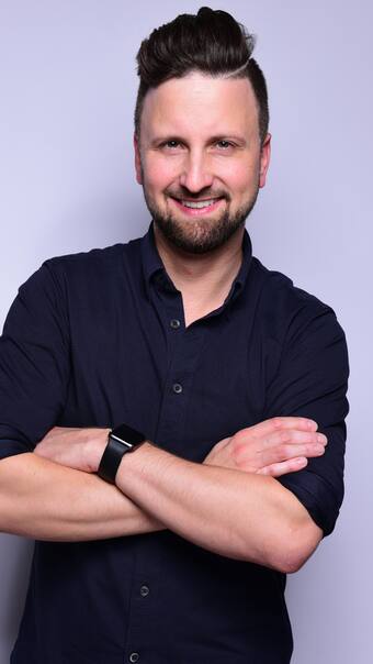 Trendy Men’s Casual Shirt with Modern Fit