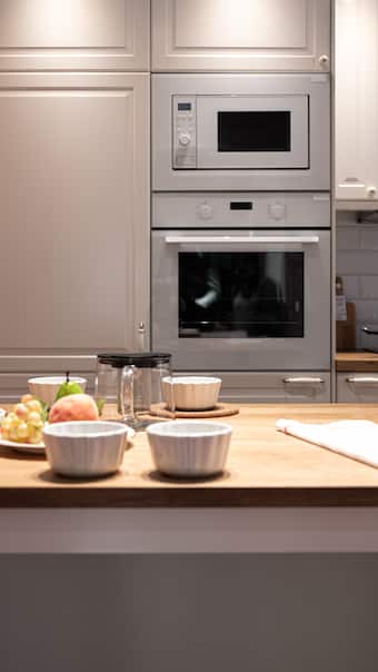 Energy-Efficient Electric Oven for Daily Use