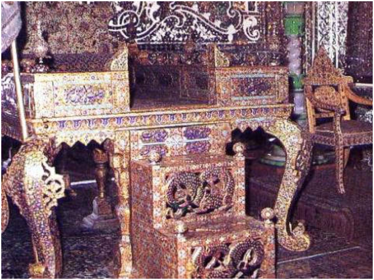 मयूर सिंहासन के बारे में जानते हैं आप जिसे नादिर शाह लूटकर ले गया था ...
