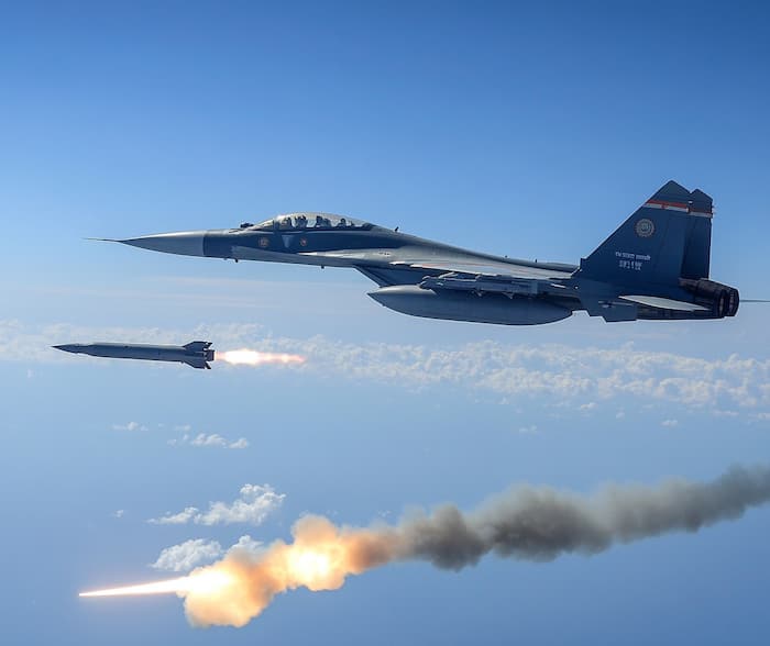 Tejas vs JF 17 missiles