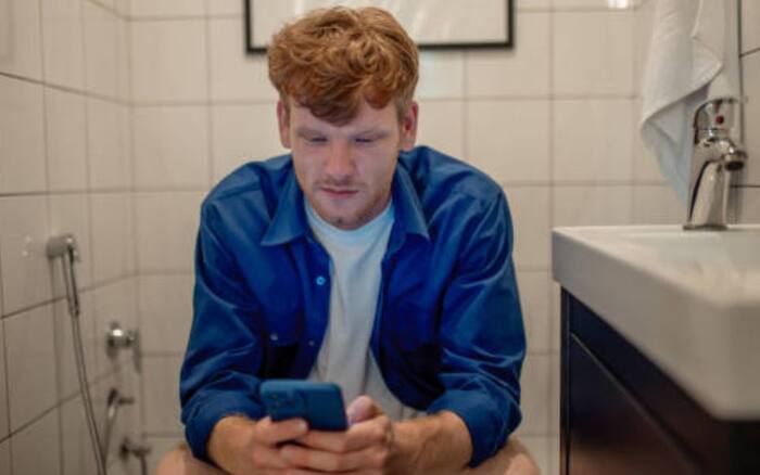 Using mobile phone in toilet