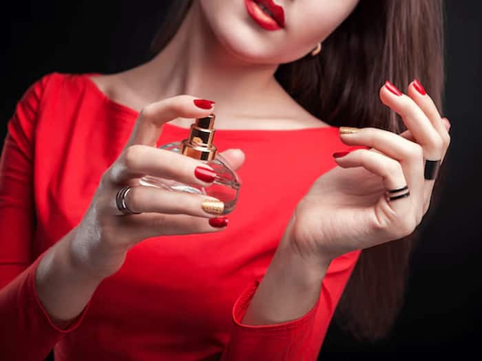 Apply perfume or itr on ven