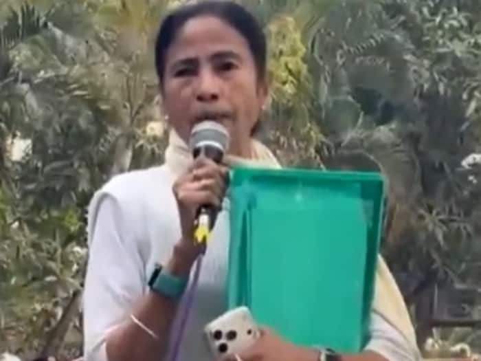 CM Mamata Banerjee Use Satellite Phone