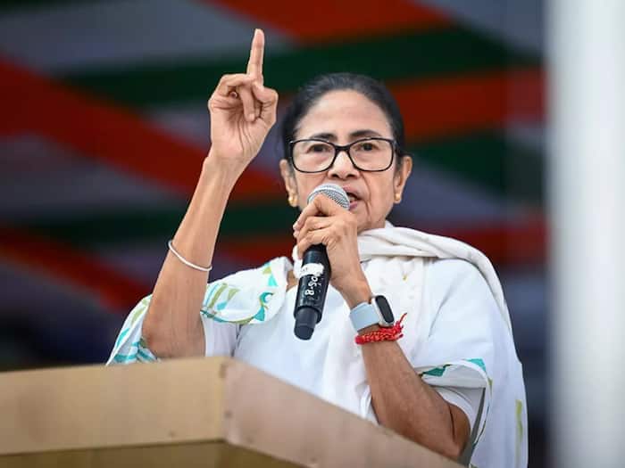 Which Mobile Phone Mamata Banerjee Use
