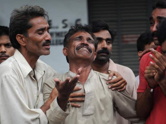 How much Pakistan is poor