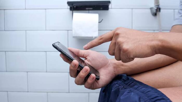 Using mobile phone in toilet