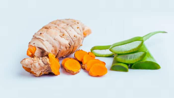 Aloe vera and turmeric for skin