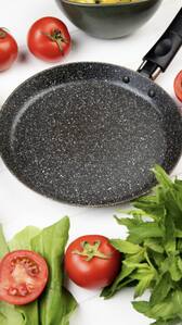 Heavy Gauge Fry Pan with Strong Handle