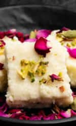 बस 2 चीजों से बन जाएगी की ये स्वादिष्ट बर्फी, इस शिवरात्रि करें ट्राई