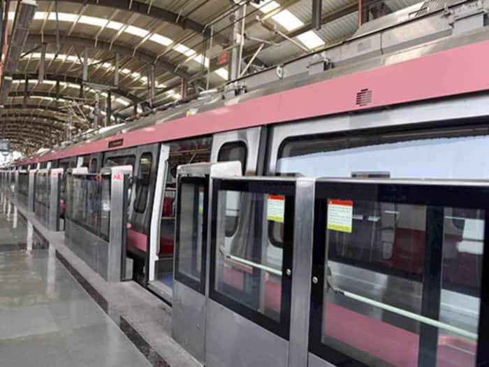 Delhi Metro bag size