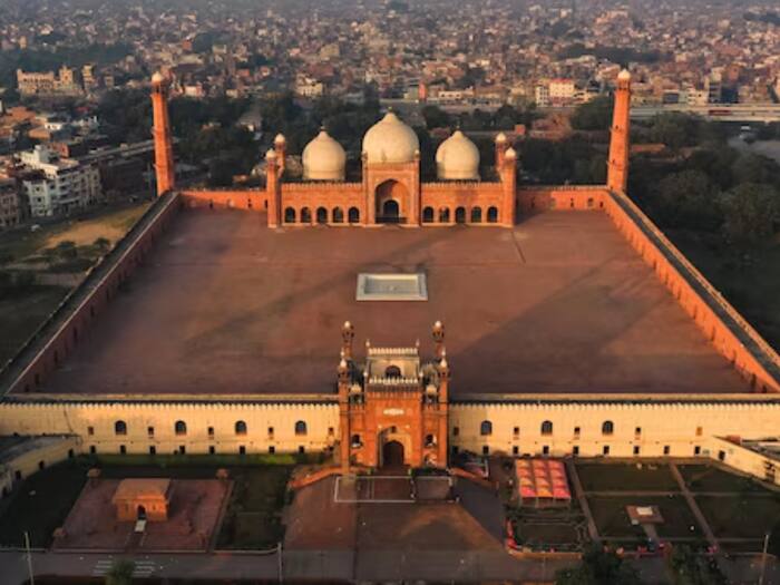 Lahore Museum historical artefacts