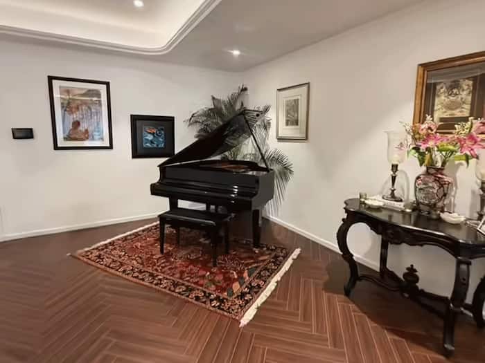 Tara Sutaria luxury house