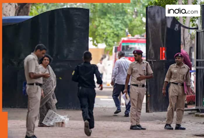 delhi schools bomb threat