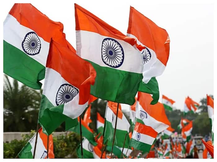 Bharat Ka Kaun Sa Gaon Banata Hai Tiranga