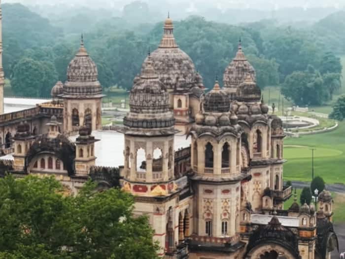 Laxmi vilas palace  7