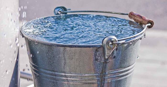Home Remedies To Remove Rust from iron bucket