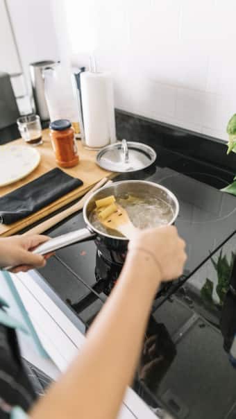 Portable Induction Cooktop with Digital Display