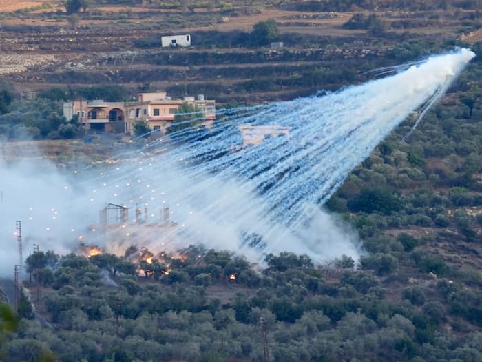 White Phosphorus can burns human skin even organs